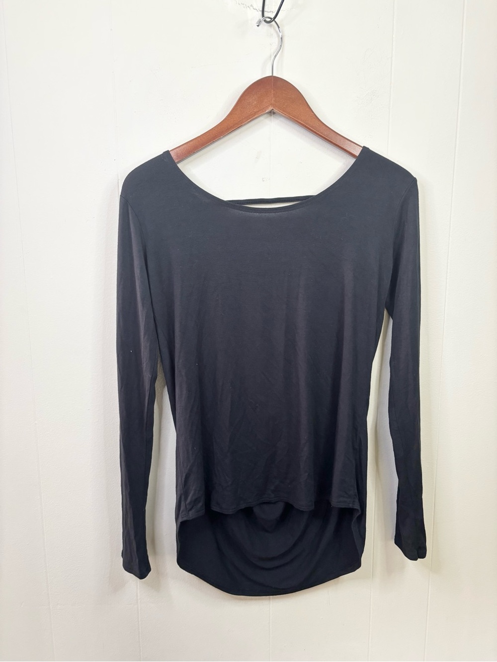 Montiel black long sleeve modal slinky long line t shirt size SM active